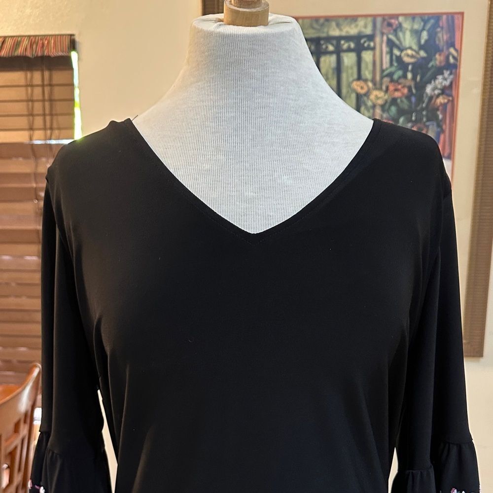 Roz & Ali  Black Floral Shift Dress w/ Ruffled Sleeves  Size 1X - Picture 7 of 12